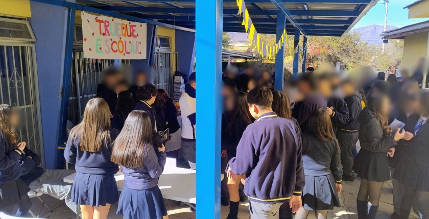 Estudiantes de Enseñanza Media participan en “Trueque Escolar”